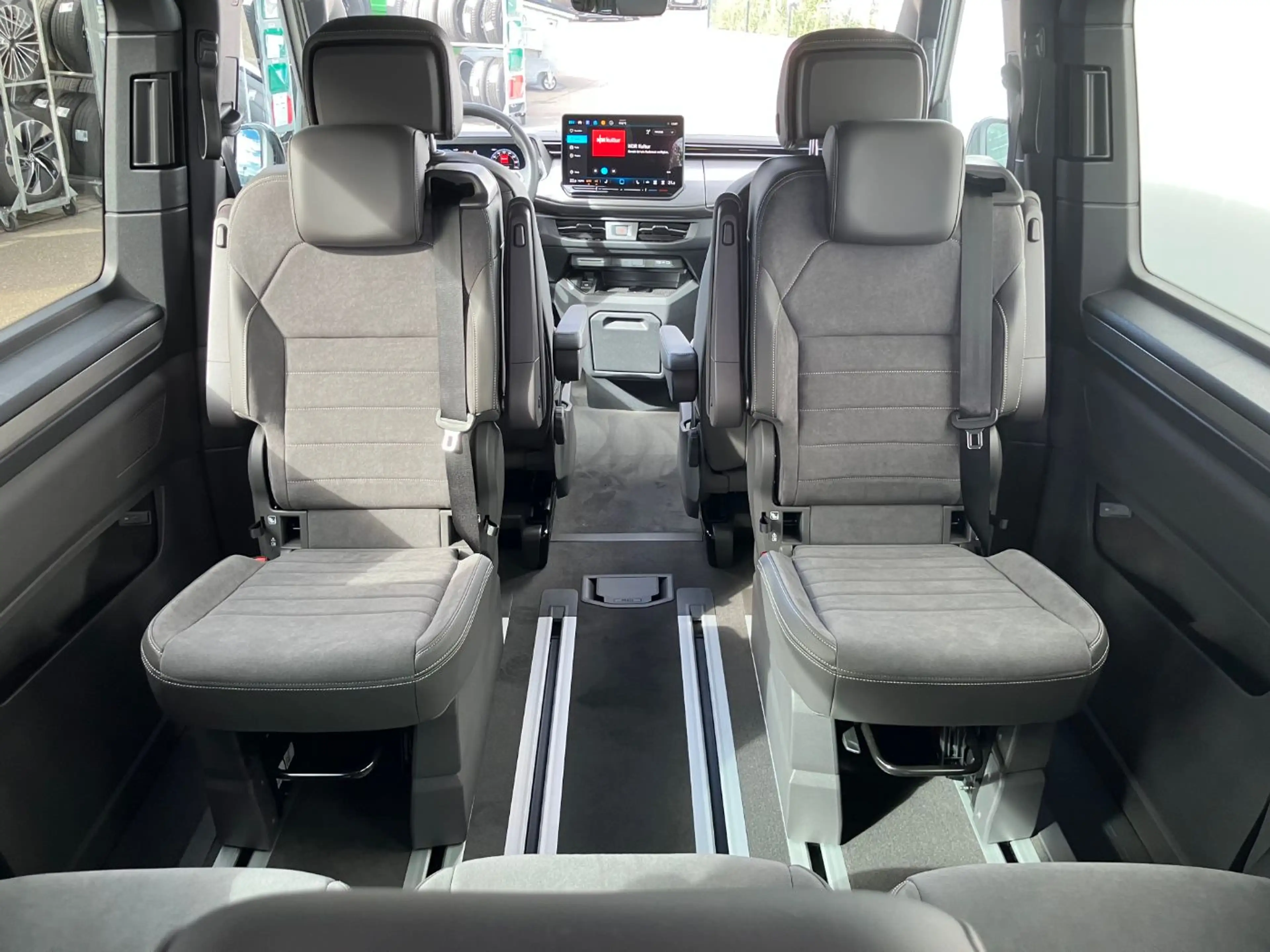 Volkswagen T7 Multivan 2.0 TDI DSG LED Kamera PDC Tempo — photo 11