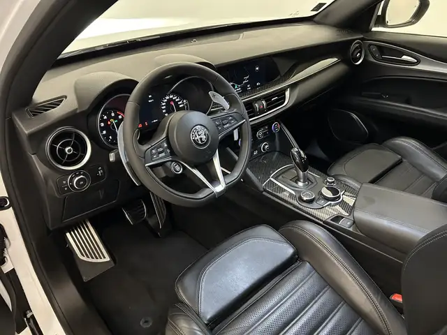 Alfa Romeo Stelvio view 7