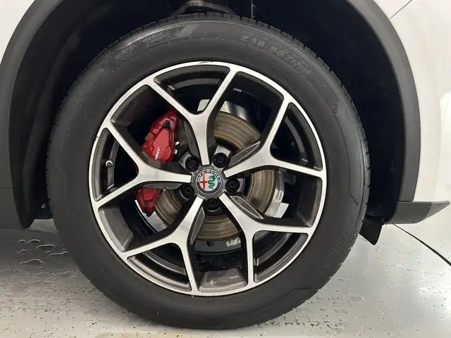 Alfa Romeo Stelvio view 17