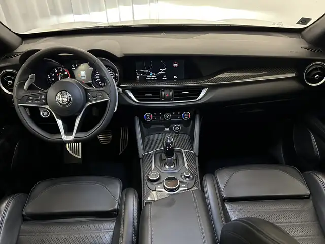 Alfa Romeo Stelvio view 9