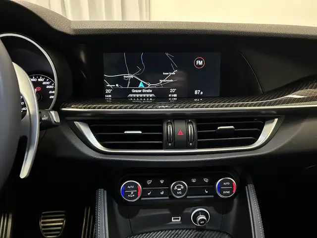 Alfa Romeo Stelvio view 11
