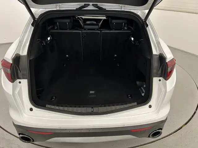 Alfa Romeo Stelvio view 15