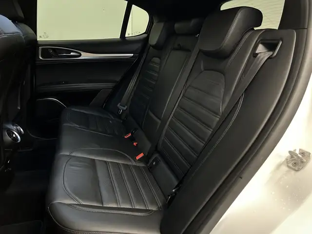 Alfa Romeo Stelvio view 14