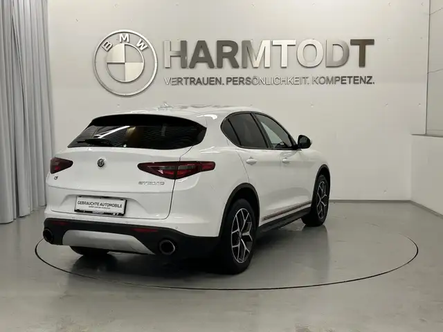 Alfa Romeo Stelvio view 5