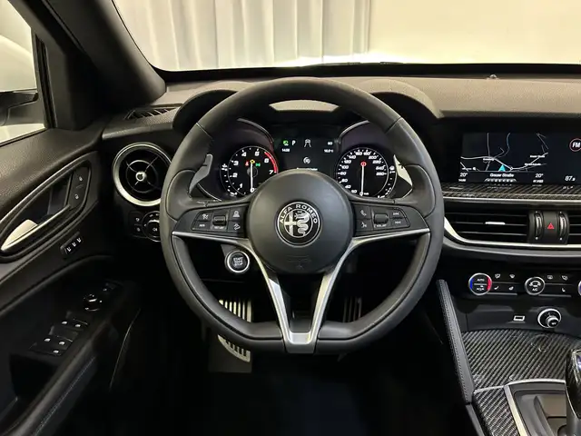 Alfa Romeo Stelvio view 10