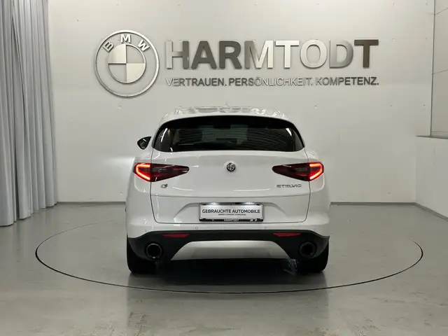 Alfa Romeo Stelvio view 4