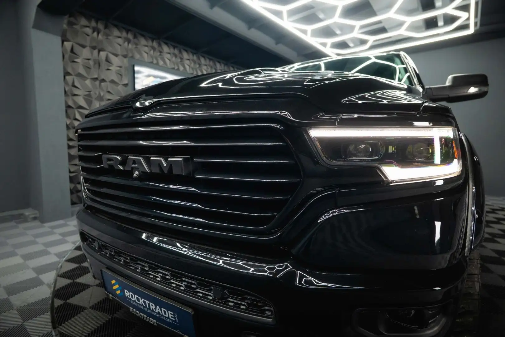 Dodge RAM 5.7 V8 HEMI 4x4 OFFROAD Night-Paket *LED*19% Noir - 2