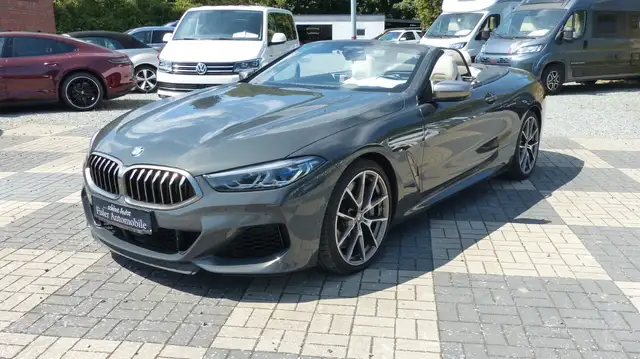 BMW M850 i xDrive Dravitgrau / Elfenbeinweiss