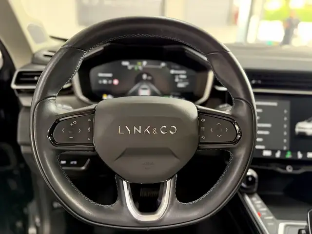 Lynk & Co 01 view 11