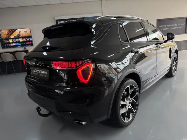 Lynk & Co 01 view 3