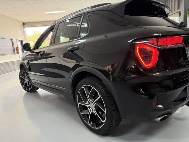 Lynk & Co 01 view 8