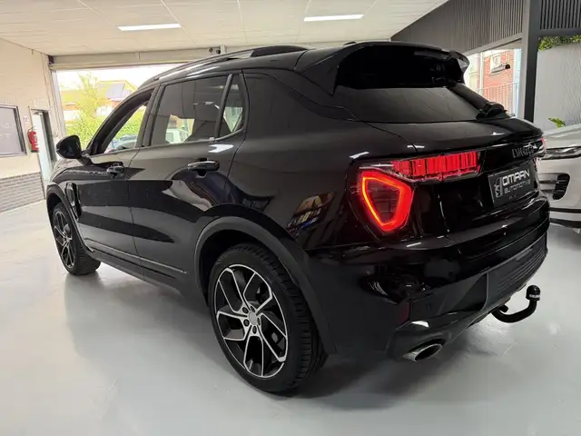 Lynk & Co 01 view 7