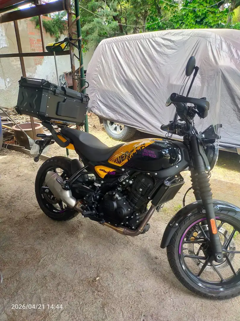 Royal Enfield Guerillia 450 Estilo Naked Amarillo - 1
