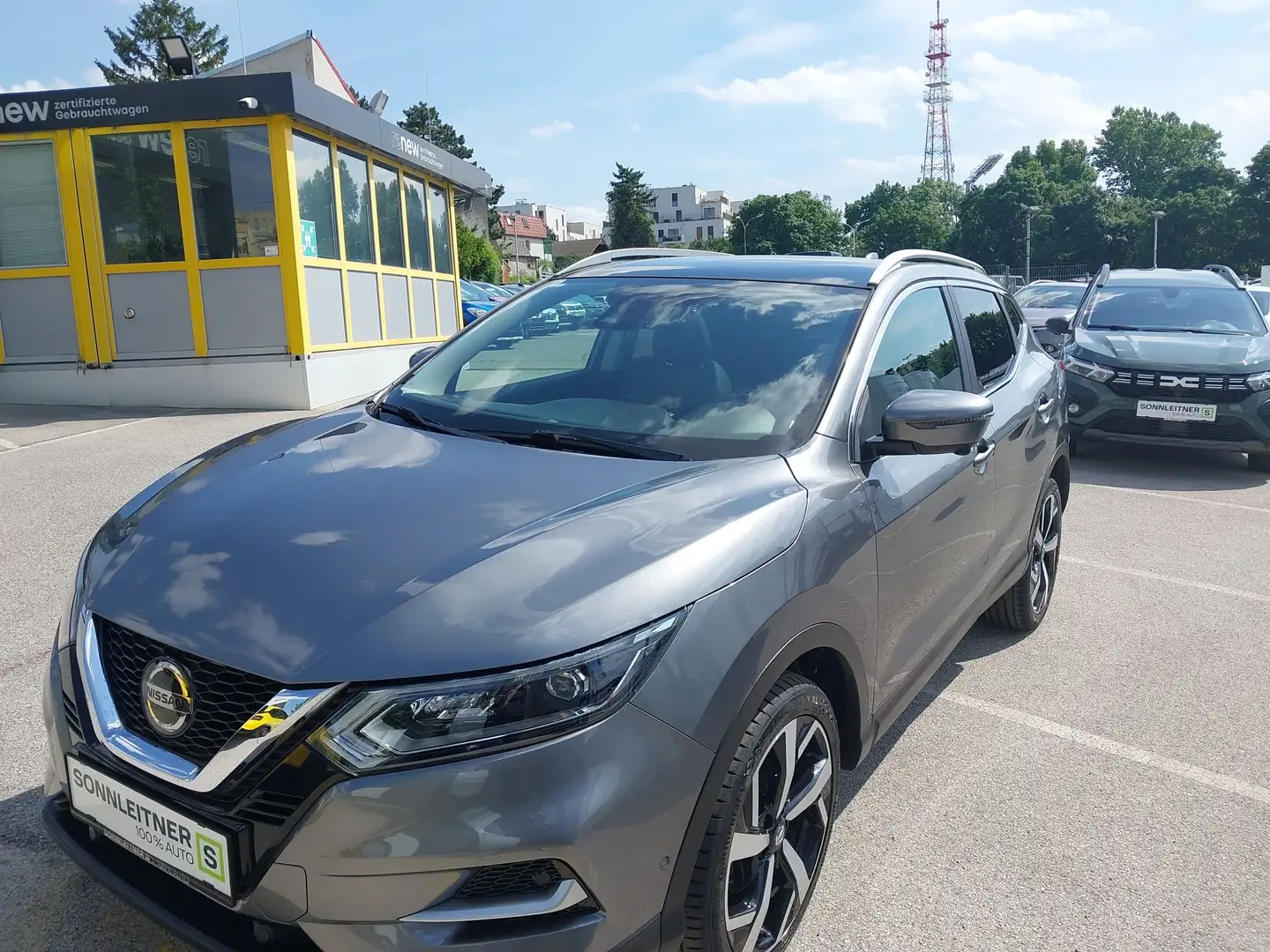 Nissan Qashqai QASHQAI Tekna 1,3 DIG-T Grau - 1