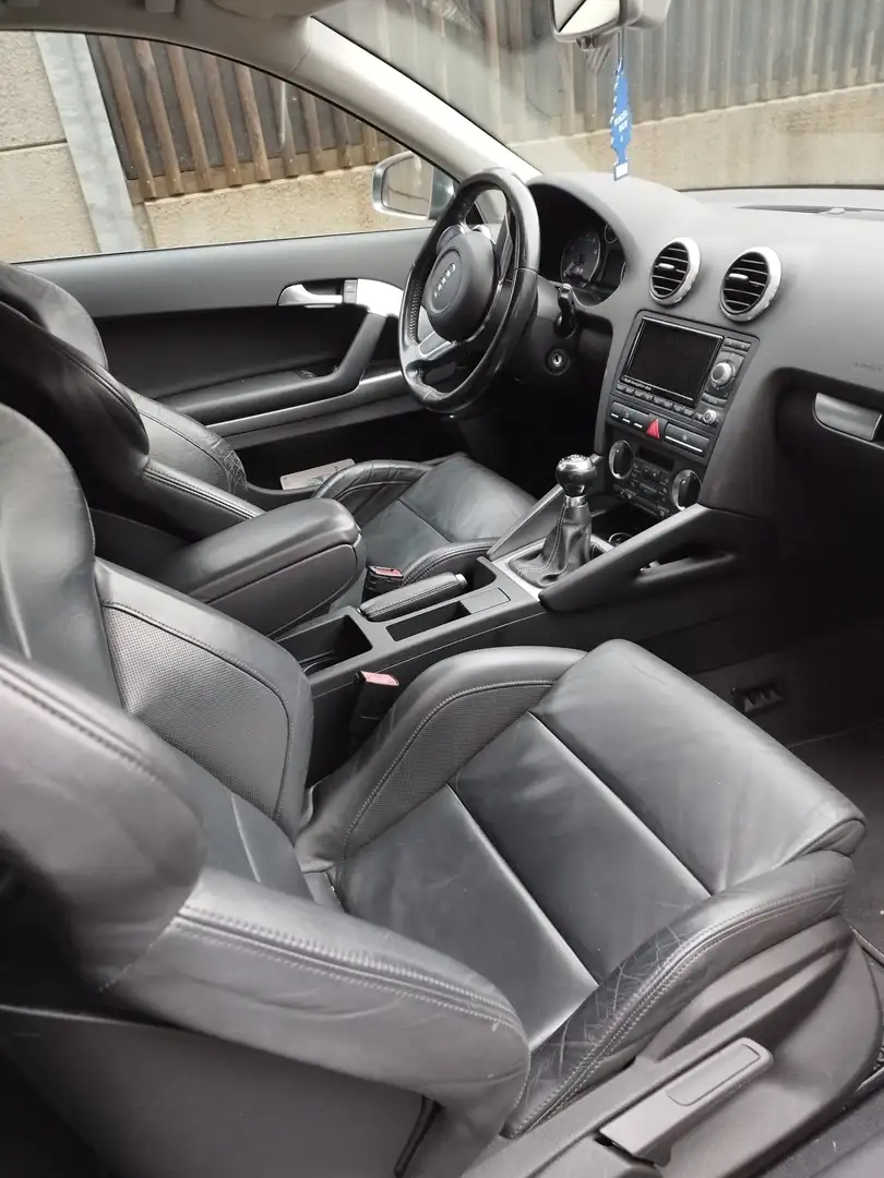 Audi S3 2.0 TFSI quattro Schwarz - 2