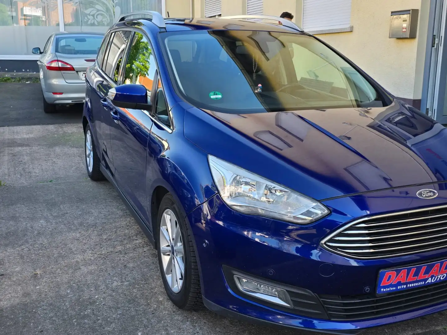 Ford Grand C-Max Titanium Blau - 1