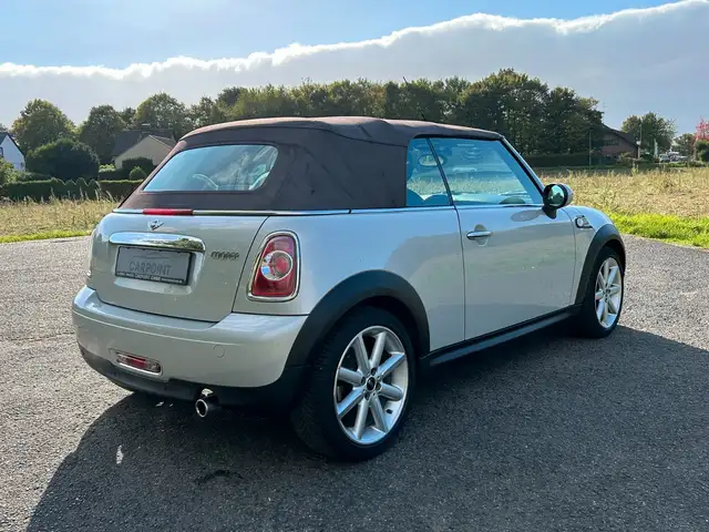 Mini Convertible view 6