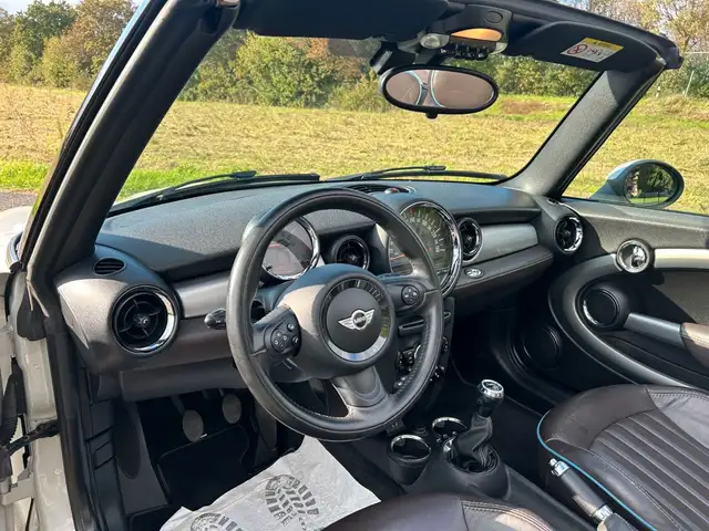 Mini Convertible view 12