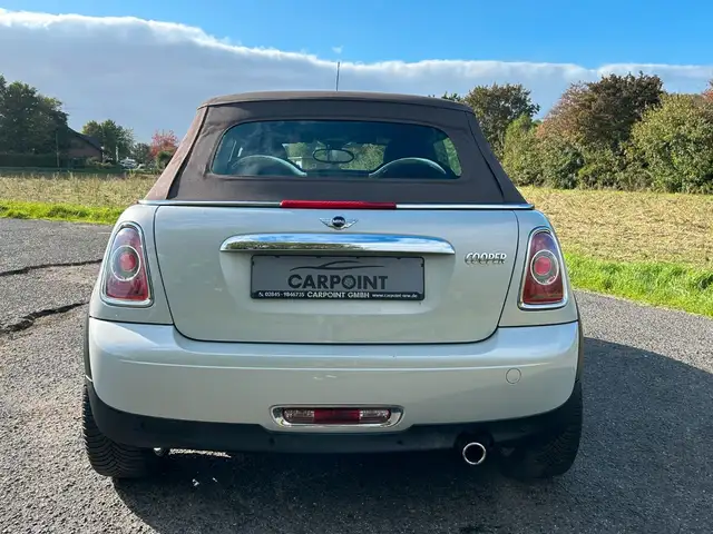 Mini Convertible view 4