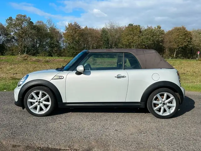 Mini Convertible view 2
