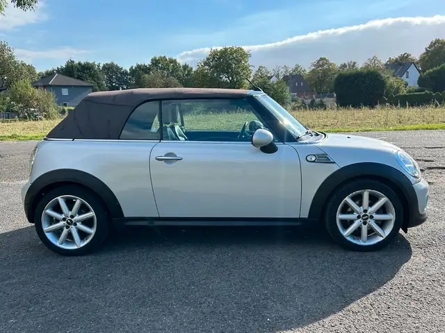 Mini Convertible view 7