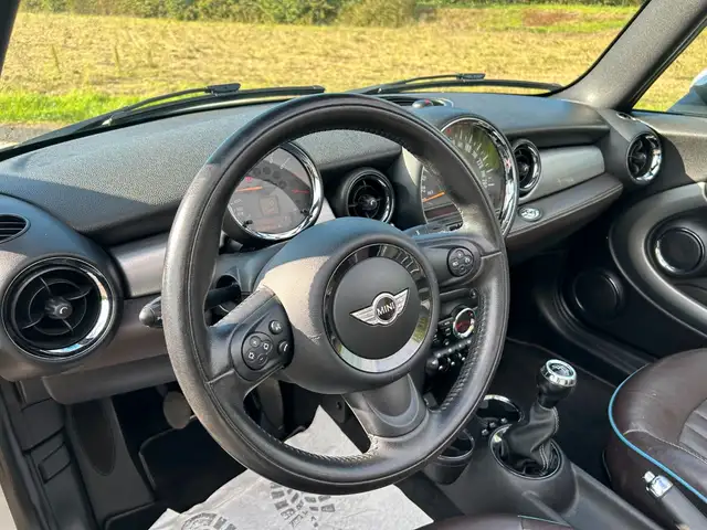 Mini Convertible view 13
