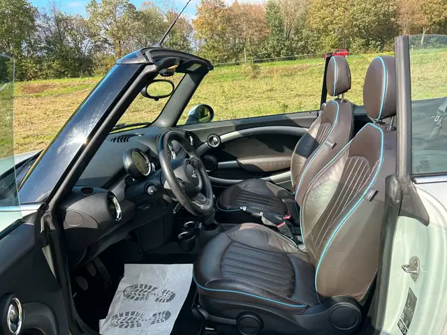 Mini Convertible view 11
