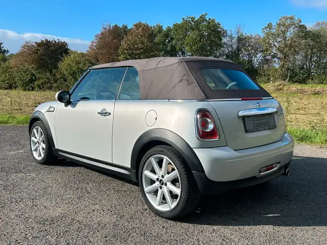 Mini Convertible view 3