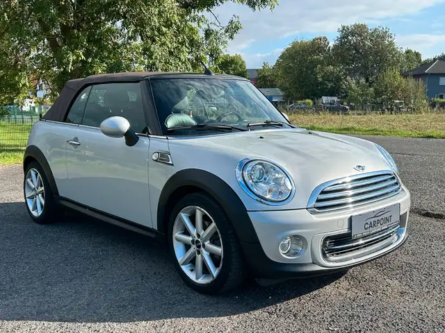 Mini Convertible view 8