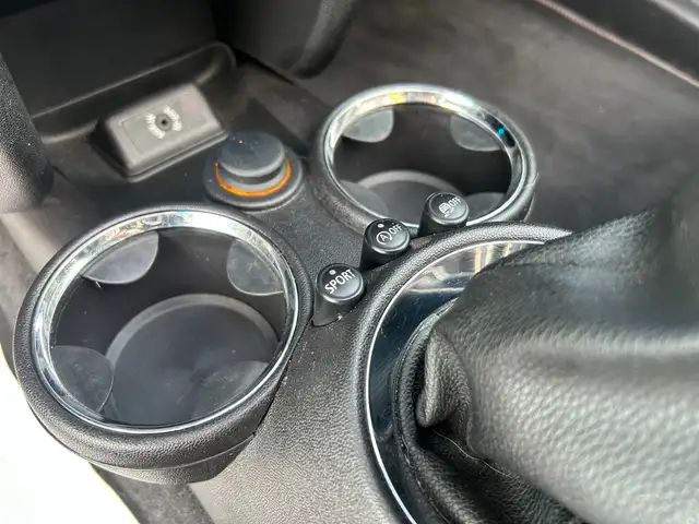 Mini Convertible view 15