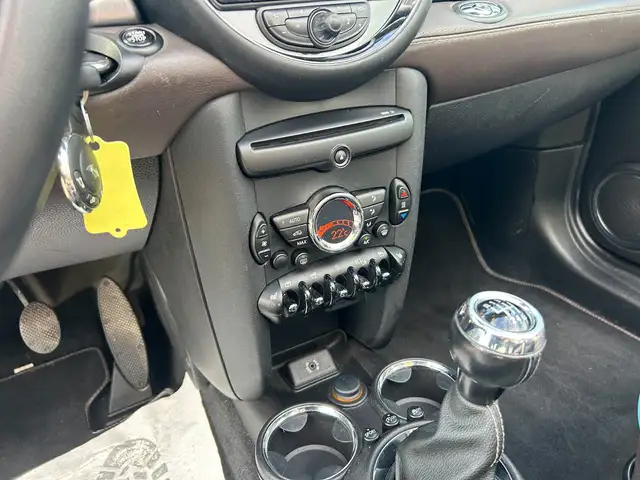 Mini Convertible view 14