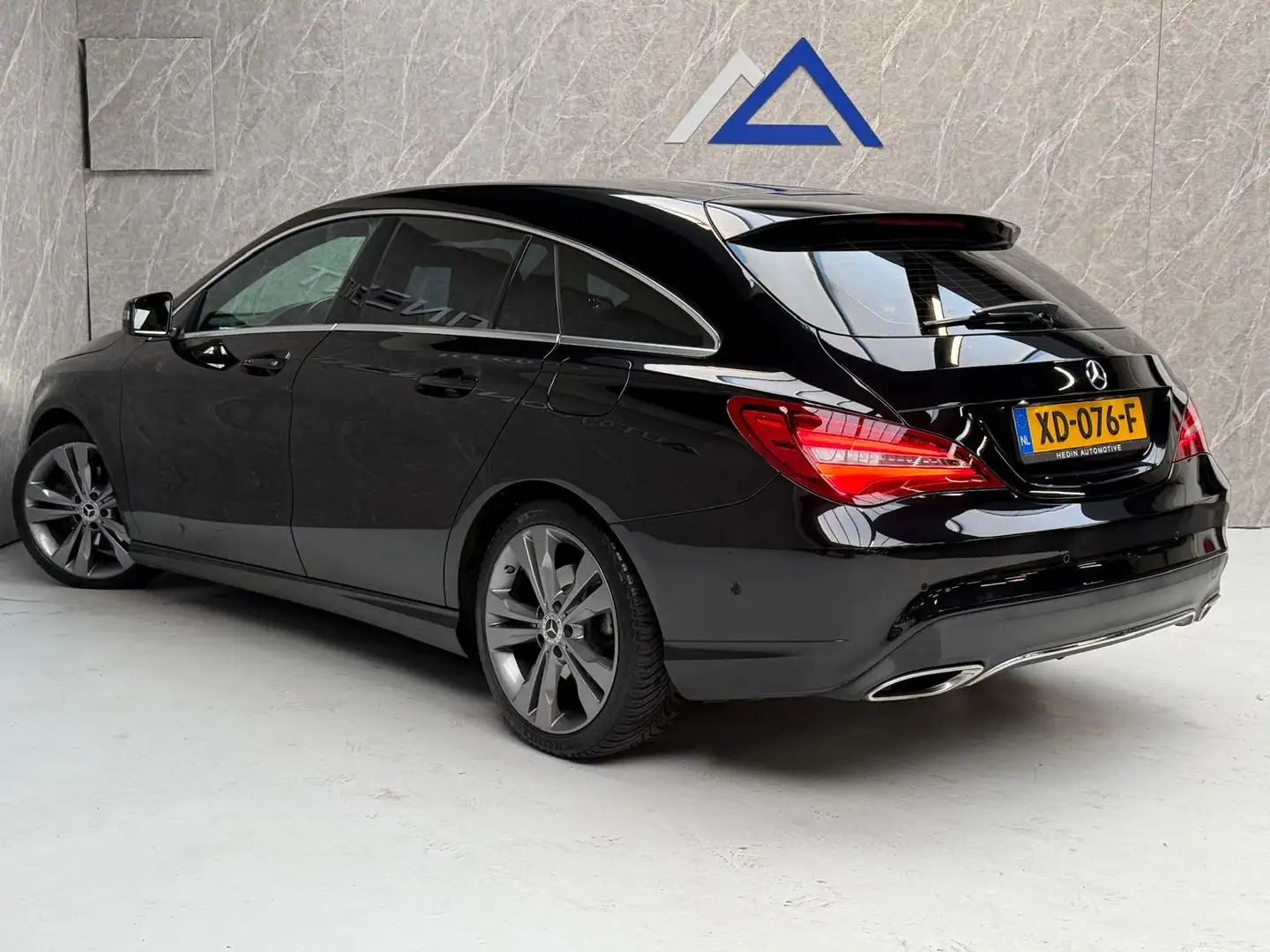Mercedes-Benz CLA 180 Shooting Brake / Dealer Onderhouden / NAP Noir - 2