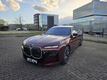 M760e xDrive M Sport - Aventurine Red | Tva | B&W