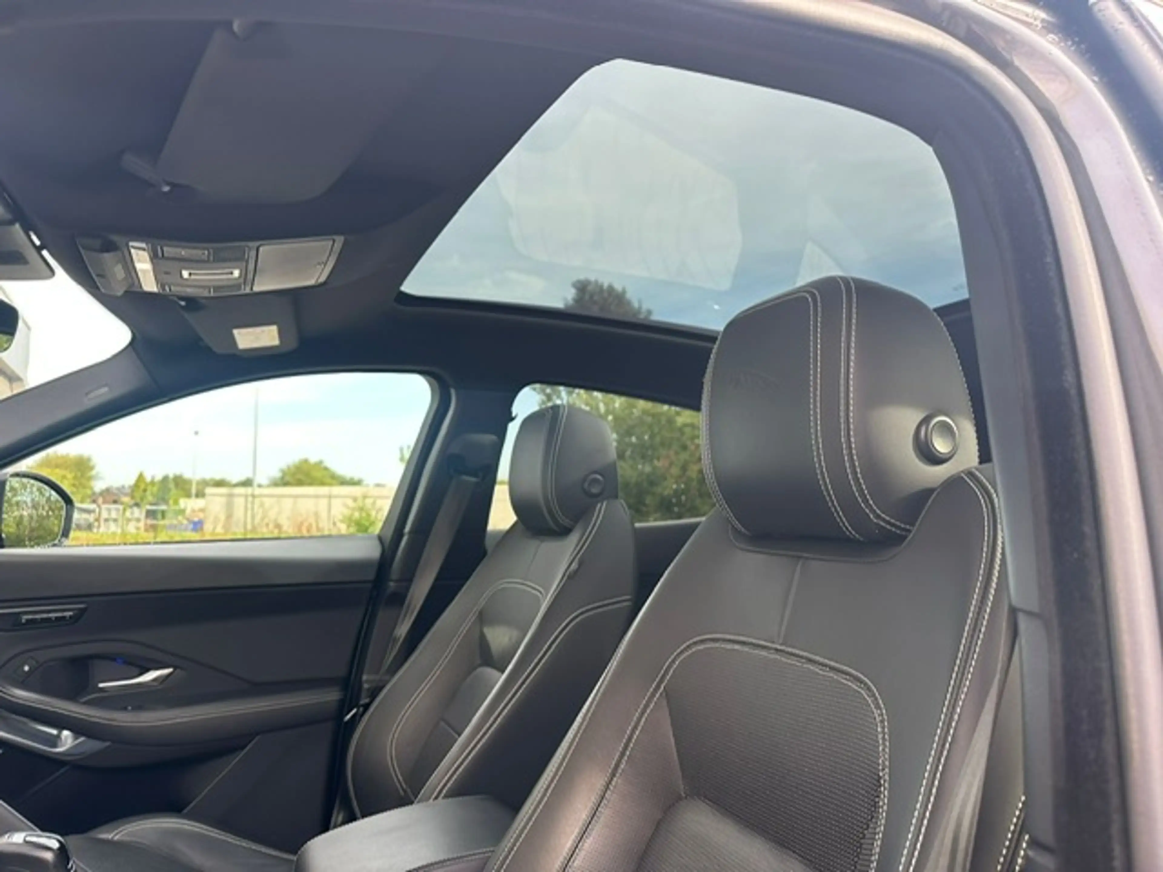 Jaguar E-Pace E-Pace 2.0 T AWD R-Dynamic HSE (EU6.2) — photo 5