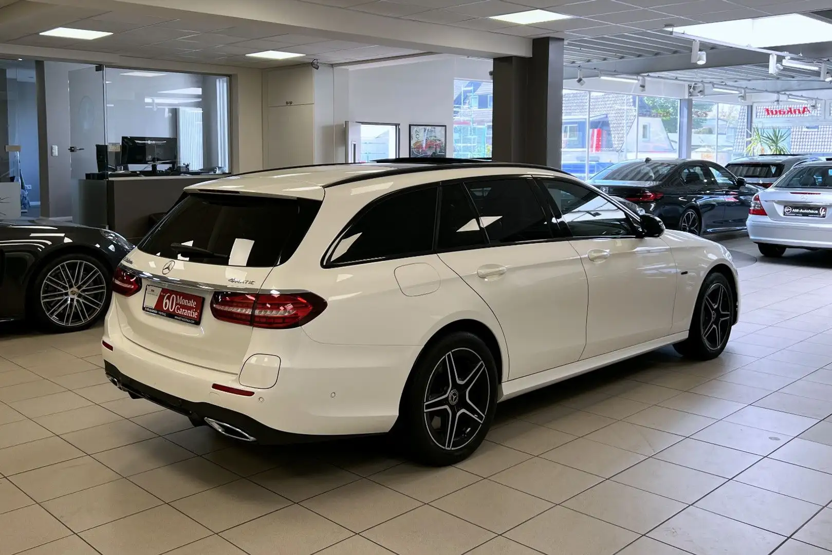 Mercedes-Benz E 300 de T 4Matic *AMG*NIGHT*PanoSD*AHK* Blanc - 2