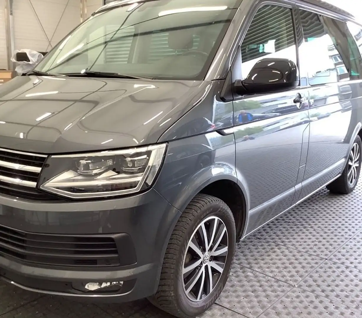 Volkswagen T6 California Beach Edition 4MOTION DSG Lang Grigio - 1