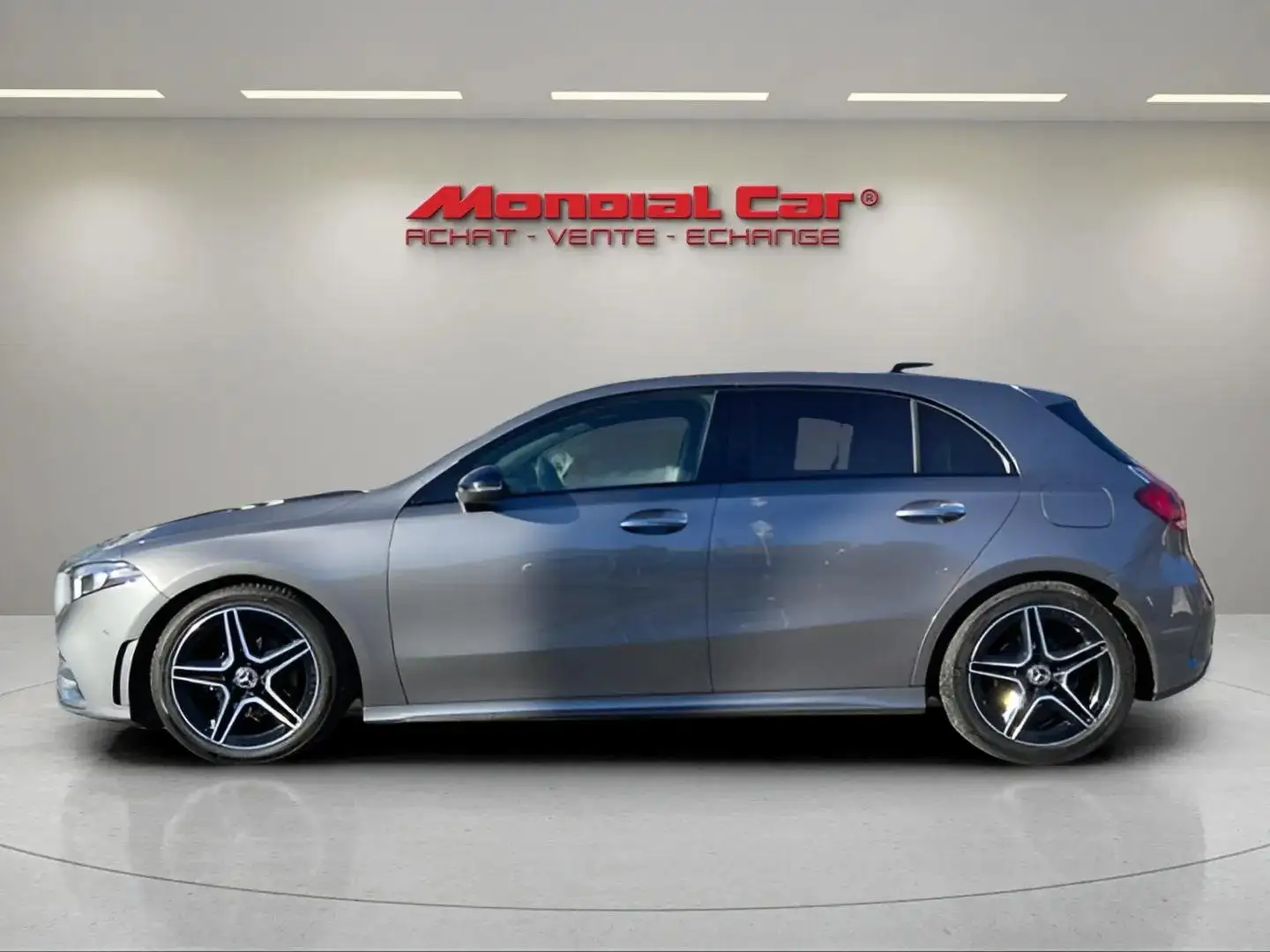Mercedes-Benz A 180 A 180 d * AMG * Eclairage d'ambiance * CarPlay * Gris - 2