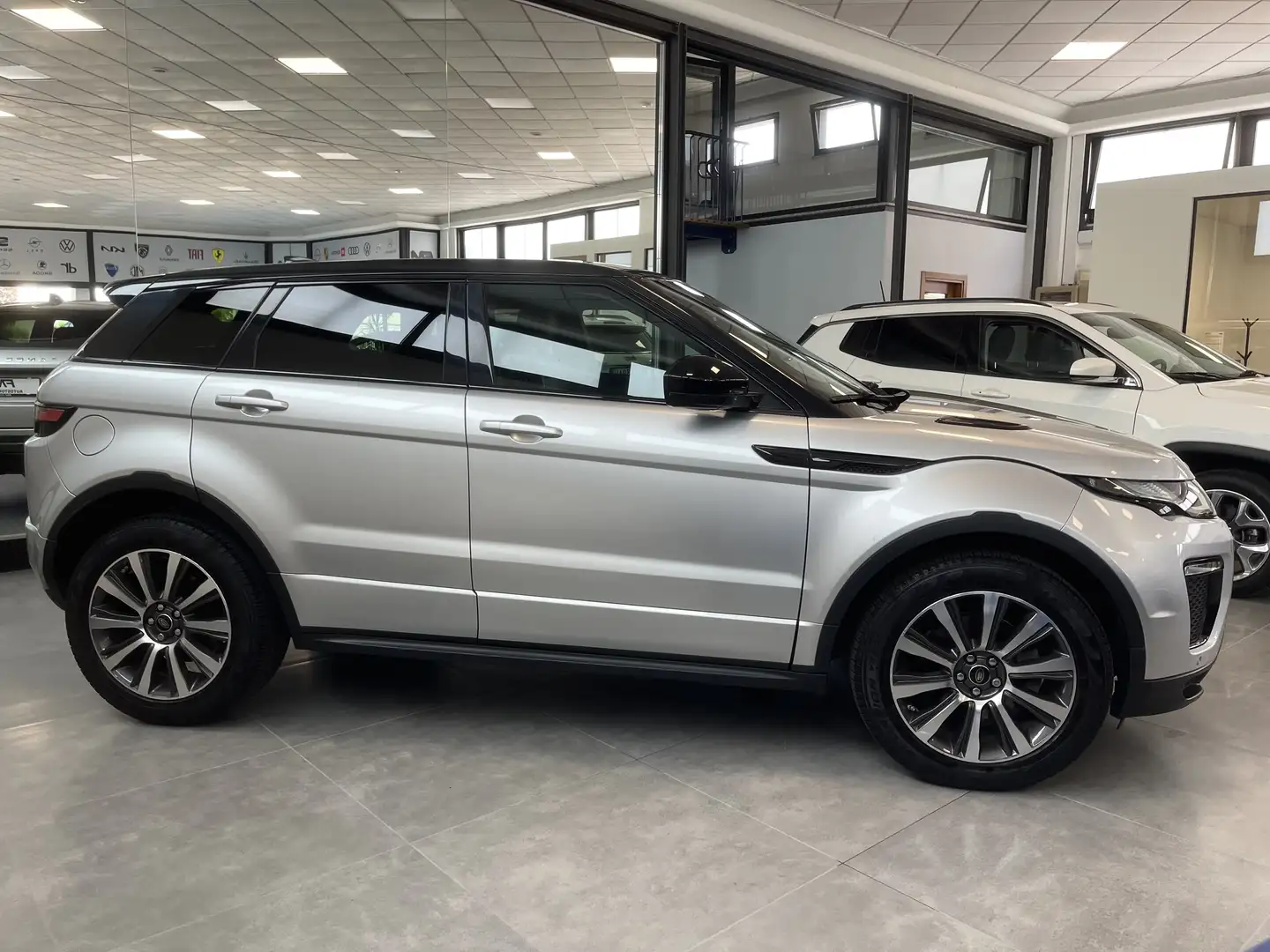 Land Rover Range Rover Evoque Evoque 5p 2.0 td4 HSE Dynamic 150cv auto Argento - 2