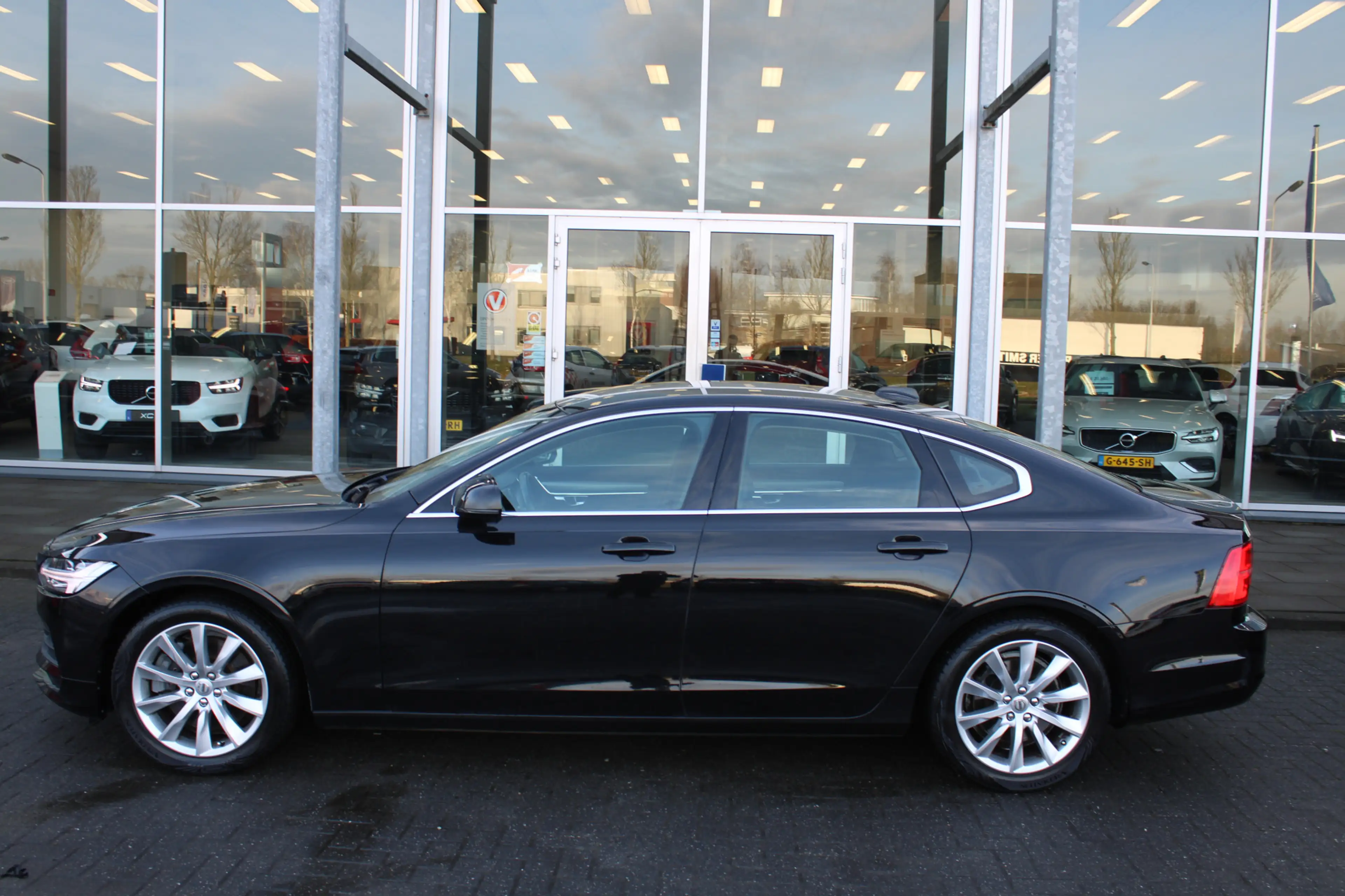 Volvo S90 2.0 T4 Momentum+ | Leder | Apple carplay/Android A — photo 2