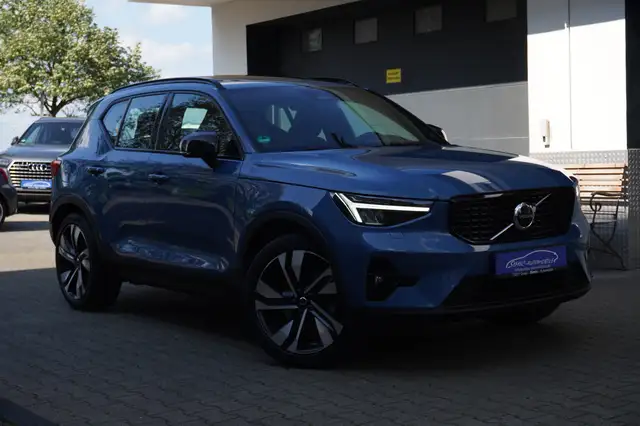 Volvo XC40 B5 Ultimate Dark AWD LEDER+NAVI+KAMERA+PANORAM+AHK