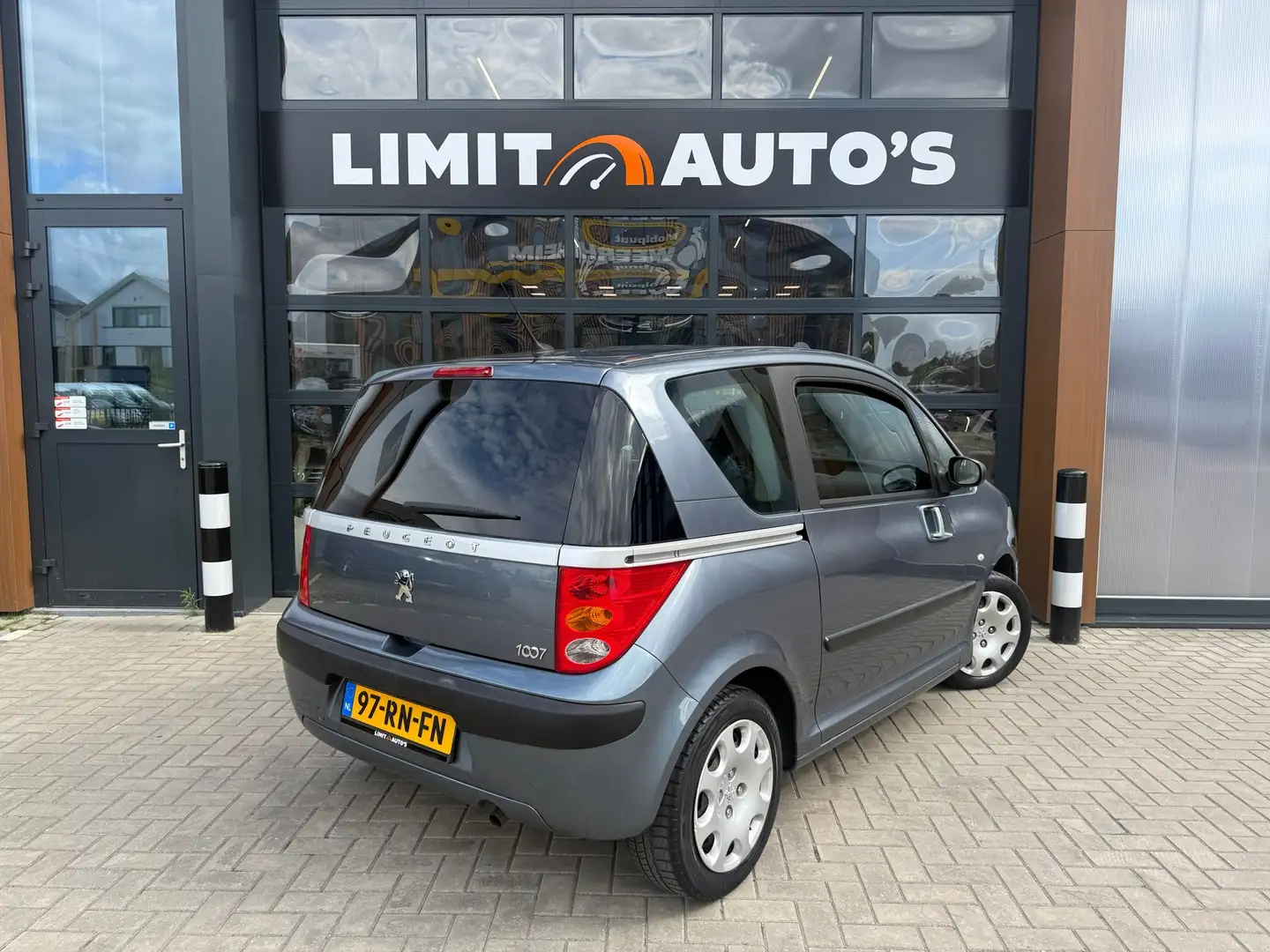 Peugeot 1007 1.4 Gentry/Airco/Elek.Ramen/Nap/Apk!! Grau - 2