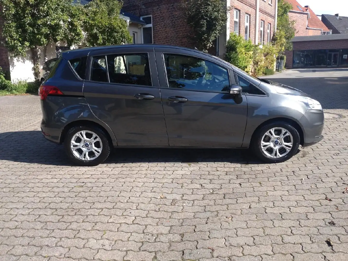 Ford B-Max Sync Edition Grau - 2