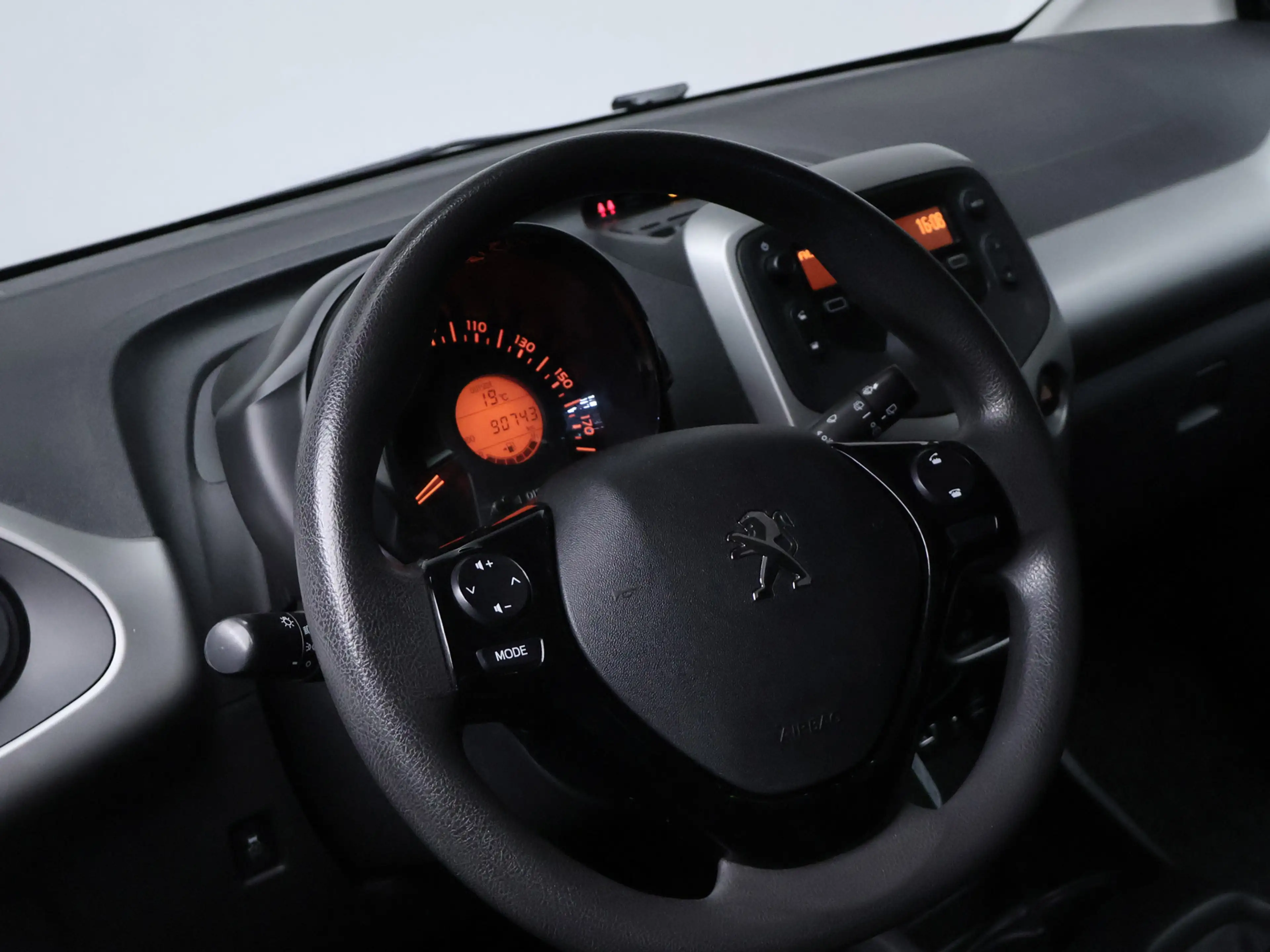 Peugeot 108 1.0 e-VTi Blue Lion Sport (AIRCO,CRUISE,SPORTSTOEL — photo 16