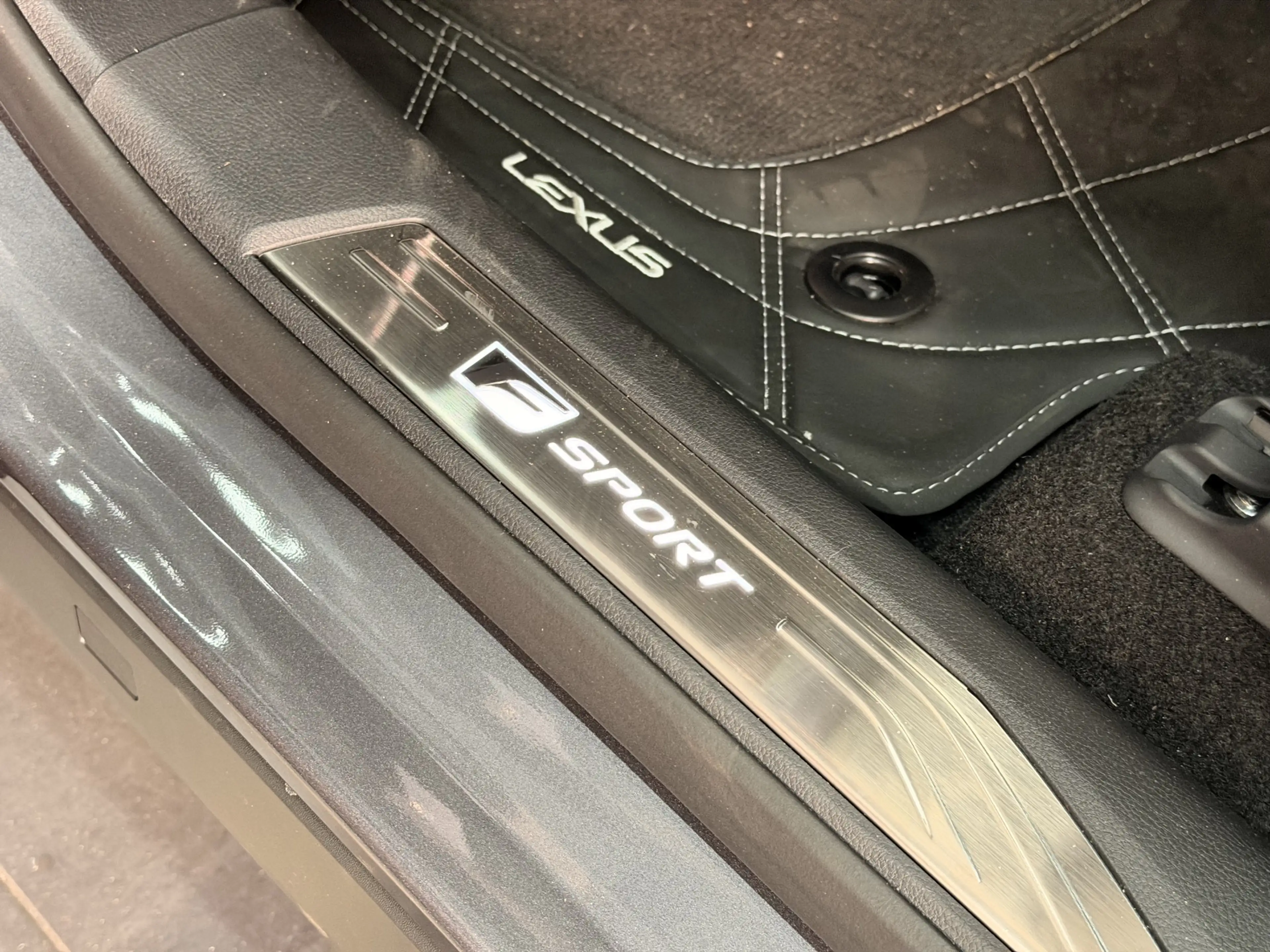 Lexus RX 450h 450h+ Plug-in Hybrid F-Sport Edition — photo 10