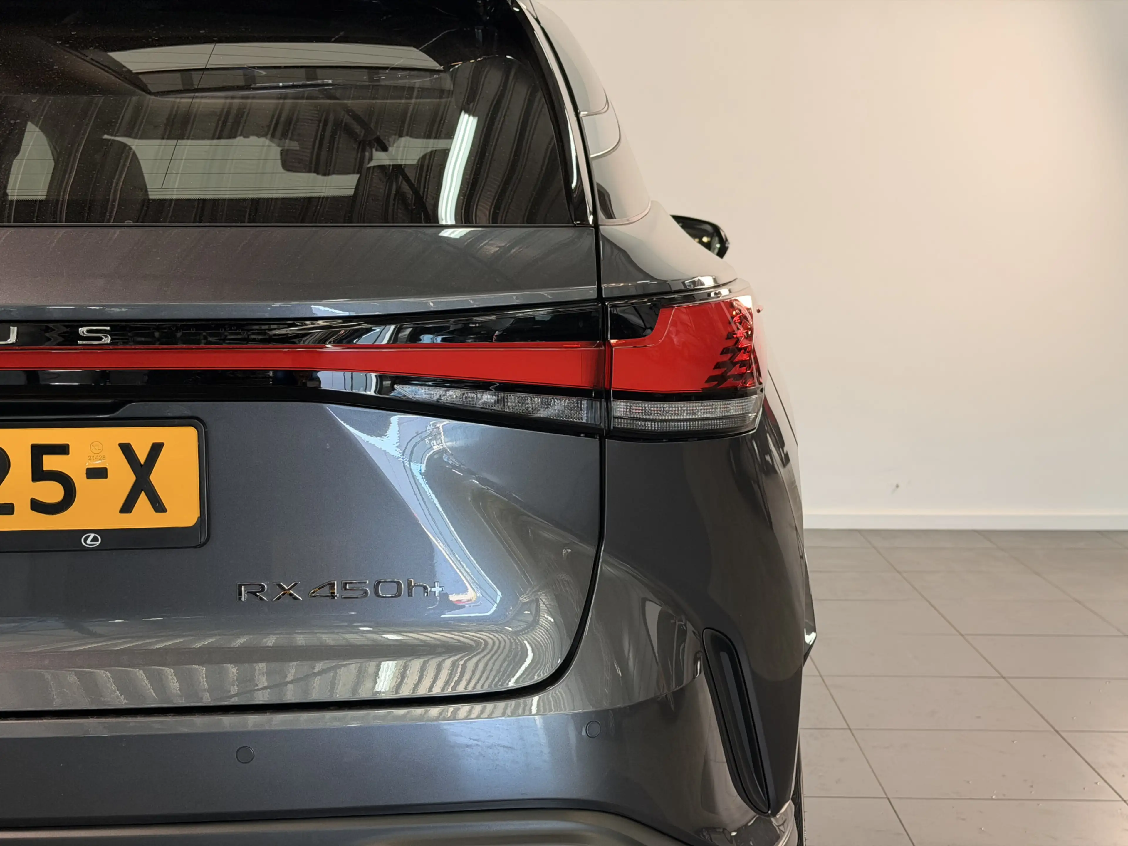 Lexus RX 450h 450h+ Plug-in Hybrid F-Sport Edition — photo 8