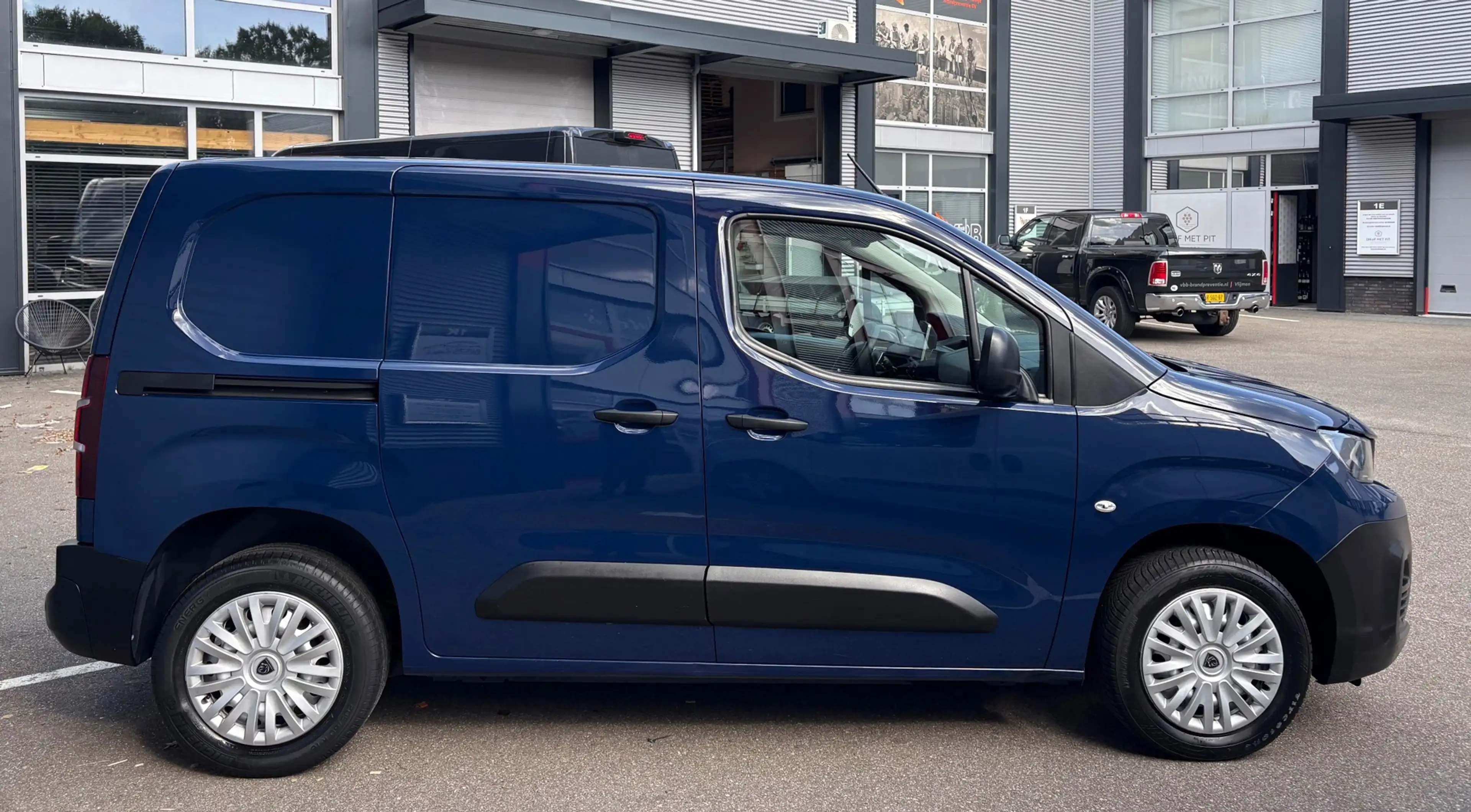 Peugeot Partner 1.2 PureTech Premium Automaat 130pk Airco Navi Cru — photo 8