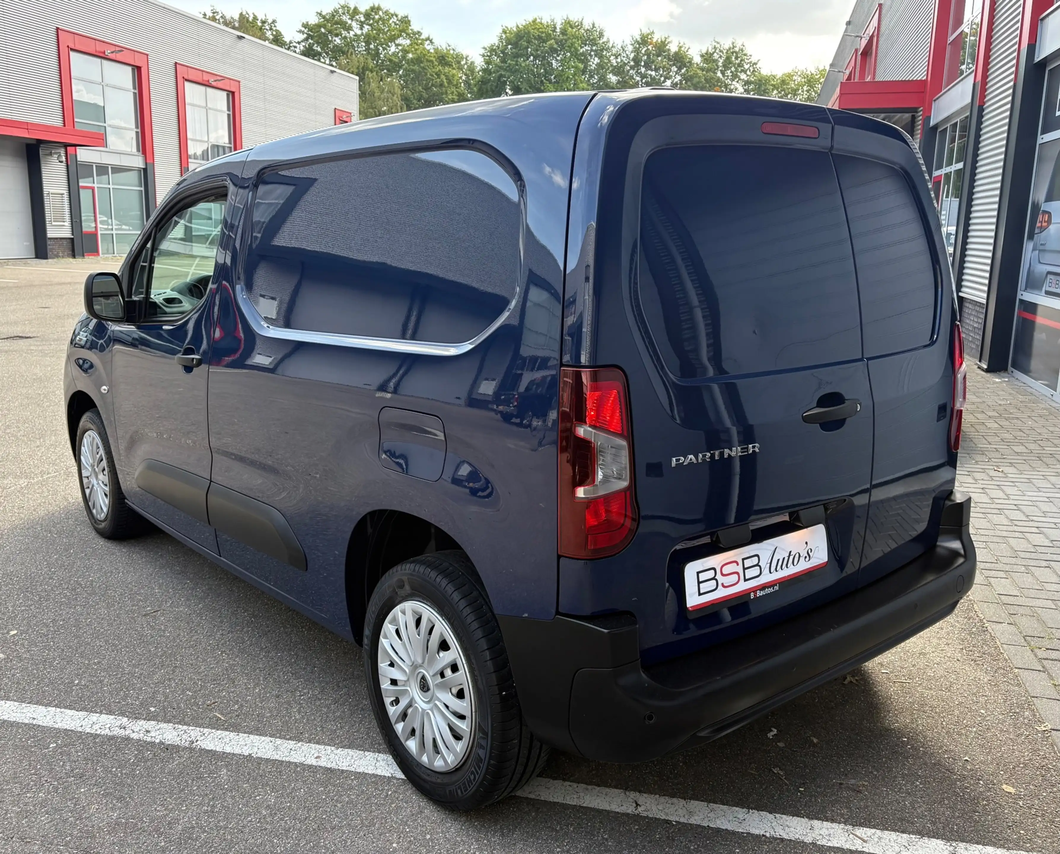 Peugeot Partner 1.2 PureTech Premium Automaat 130pk Airco Navi Cru — photo 4
