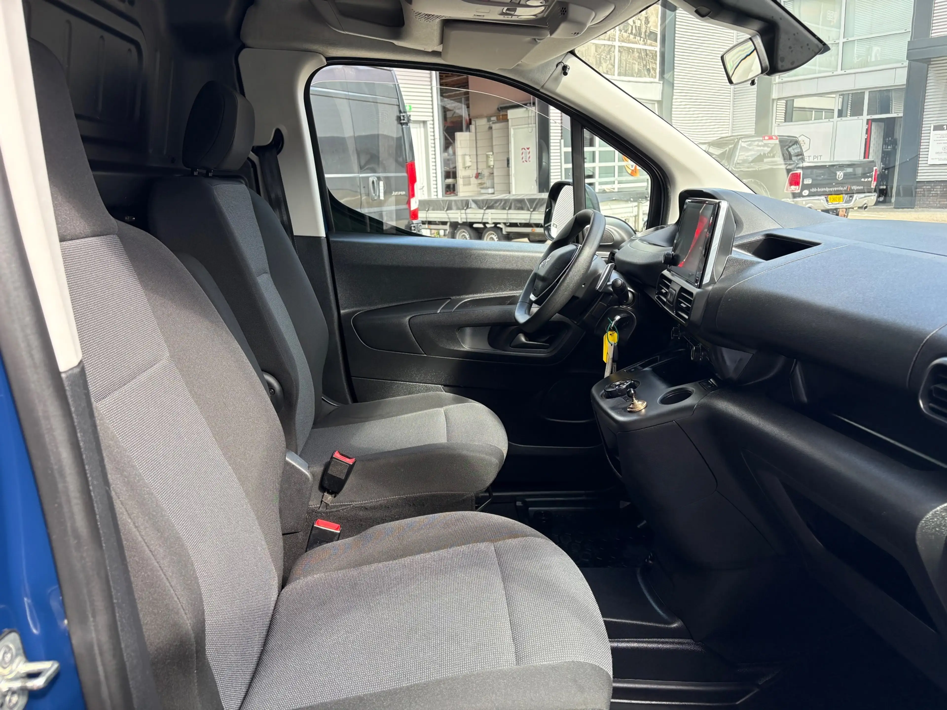 Peugeot Partner 1.2 PureTech Premium Automaat 130pk Airco Navi Cru — photo 13