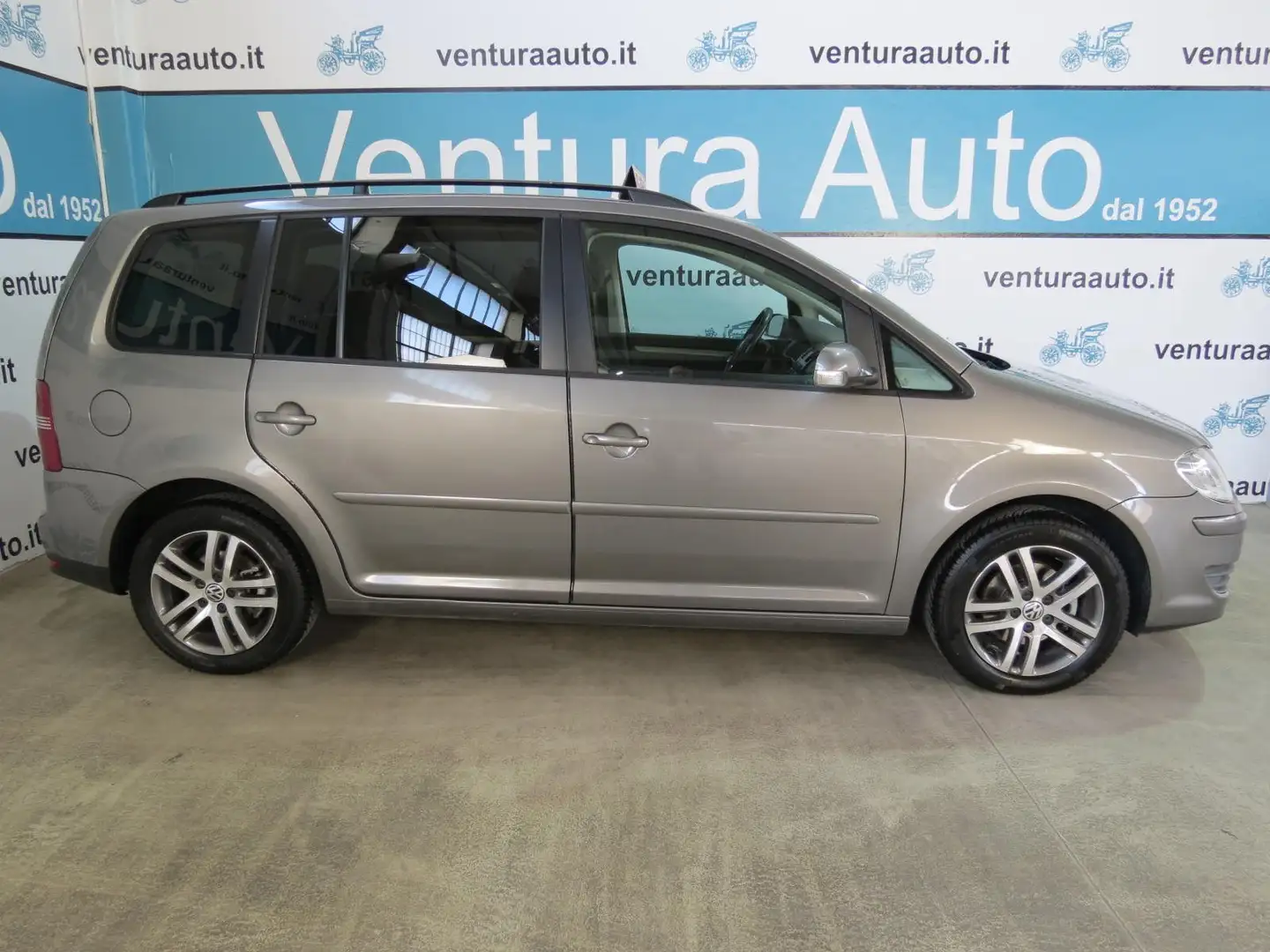 Volkswagen Touran 1.6 BI-FUEL GPL 102 CV TRENDLINE Grau - 2