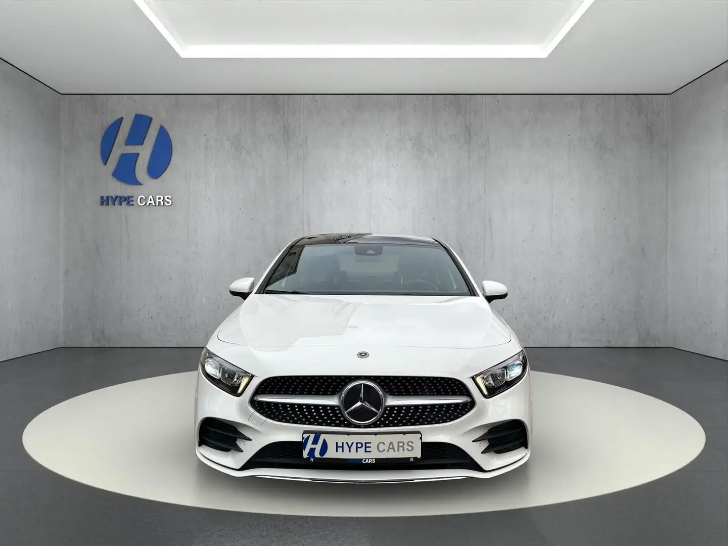 Mercedes-Benz A 200 AMG Line DCT LED Wide Pano RFK Ambiente Weiß - 2